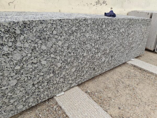 WHITE GRANITE - Image 4